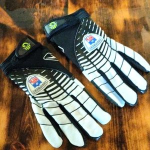NFL men's football gloves, excellent condition.